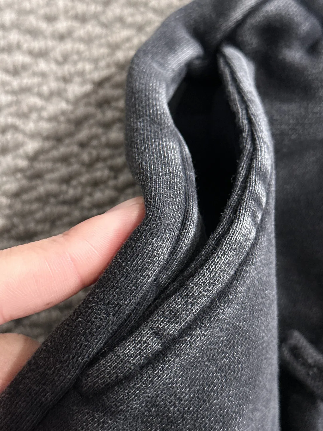 🅿️330 shipped next day, high quality Stone lsland/stone island 2025 spring and summer new style casual solid color loose shorts with elastic band, two needle stitches at the hem of the trousers, fine and firm stitching, custom-made fabrics at the counter, high breathability and comfort, impeccable details, brand element design concept, reflecting high quality. It feels delicate and soft! It presents a casual cut and the upper body shape is great! Size: S-XXL